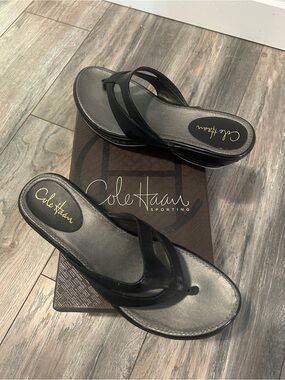 New in Box Cole Haan Air Ariana Thong Black Patent Slides Sandals Women’s 11 B